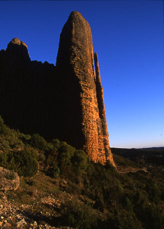 Escalade-Espagne-Riglos-Le Puro accol au Pison.