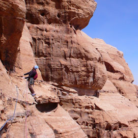 ESCALADE_STAGE_JORDANIE--WADI-RUM-pilier de la Sagesse